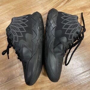 Kids basketball shoe Size 4C - PUMA MB.01 Iridescent Dreams (LAMELO BALL SHOES)